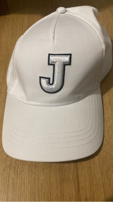 Chapeu com letra J