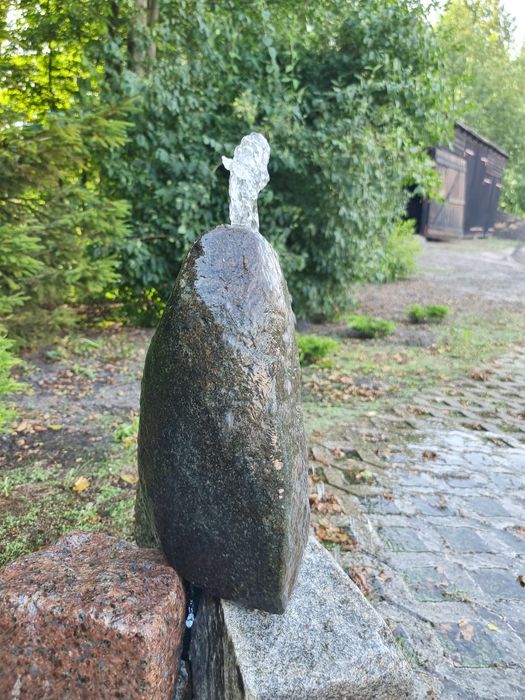 Kamień fontanna ogrodowa