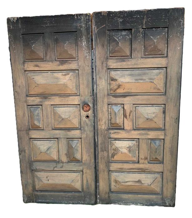 Portas antigas, sem aduelas, de interior e de exterior