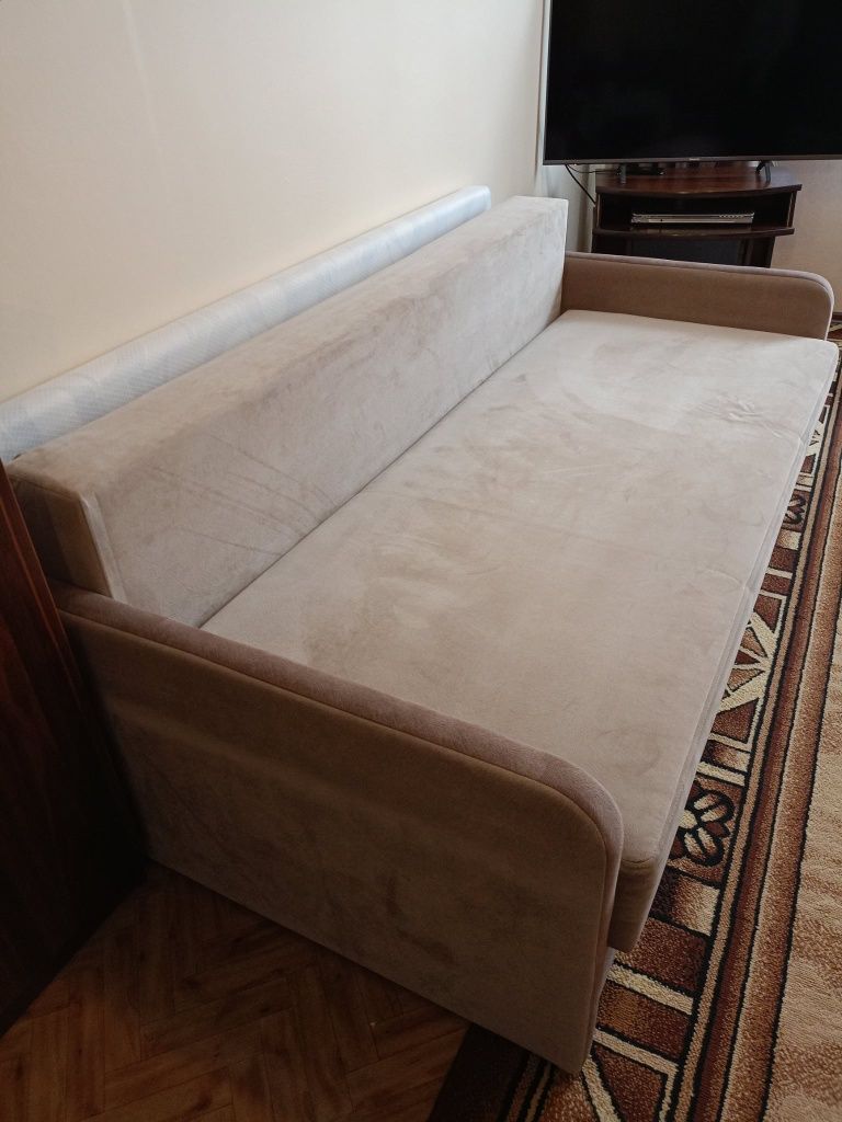 Sofa kanapa rozkładana z poduszkami