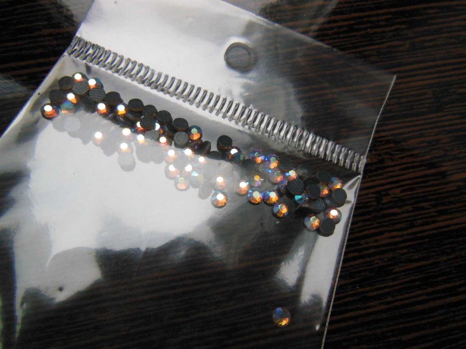 Бабочки 4 шт бисер, Стразы стеклянные на термооснове 4 уп. 400шт/3мм