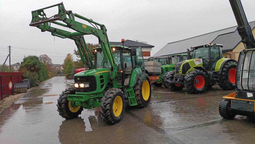 Ciągnik John Deere 6130 z ładowaczem John Deere