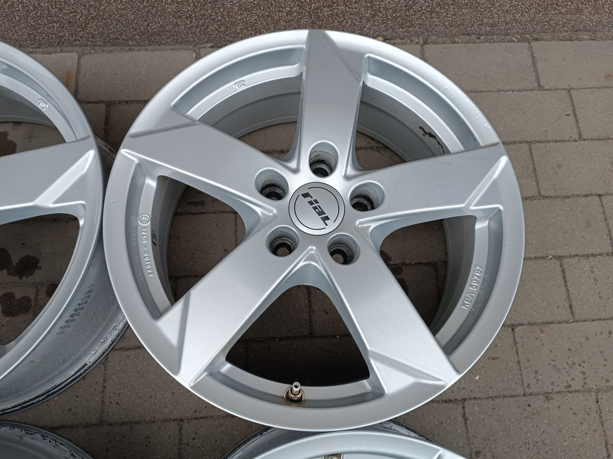 Felgi Alu Nissan Qashqai Juke Tiida Renault Kadiar 5x114.3 ET40 7J17