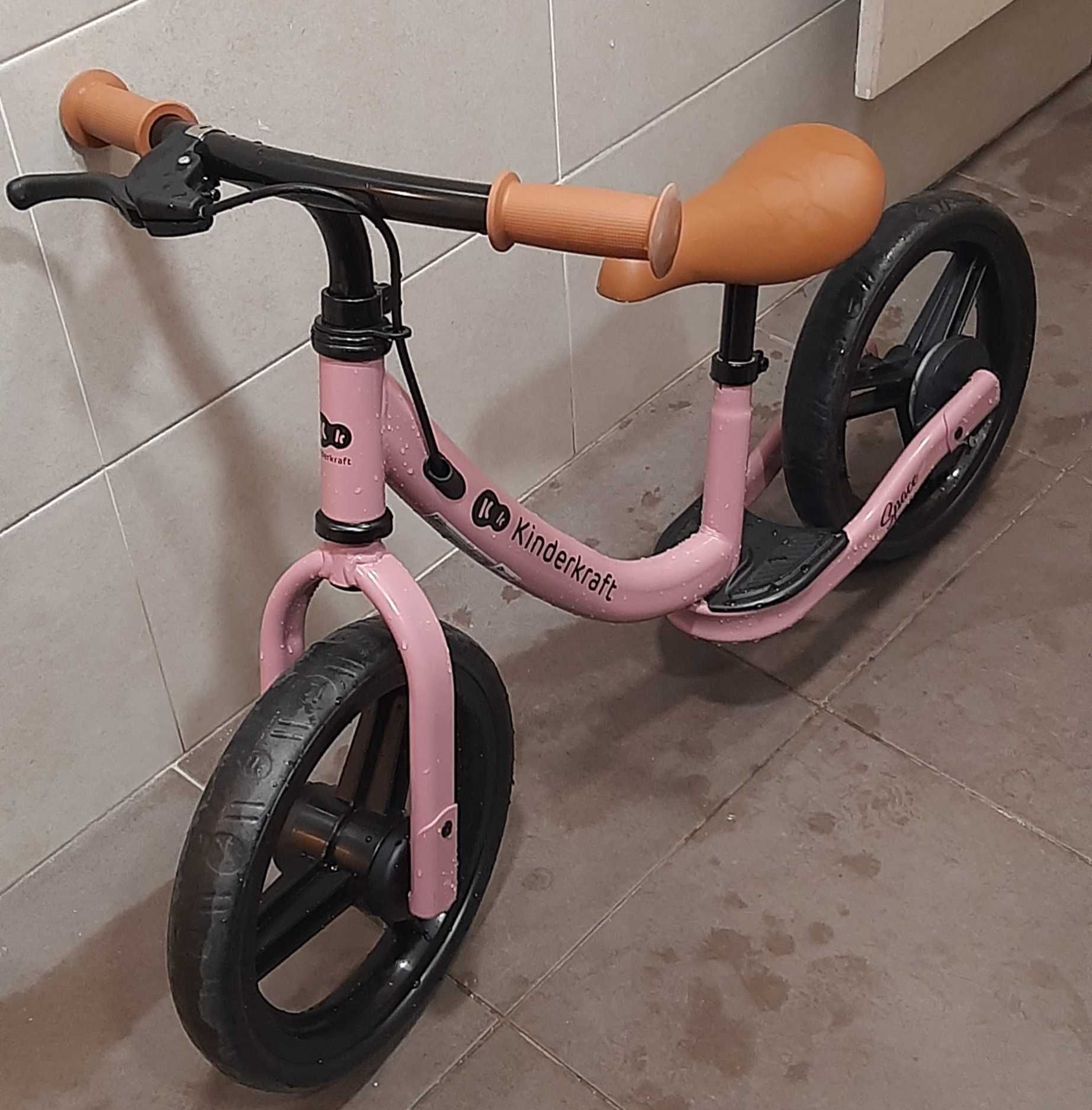 Bicicleta para crianças com travões.  Bicicleta de aprendizagem