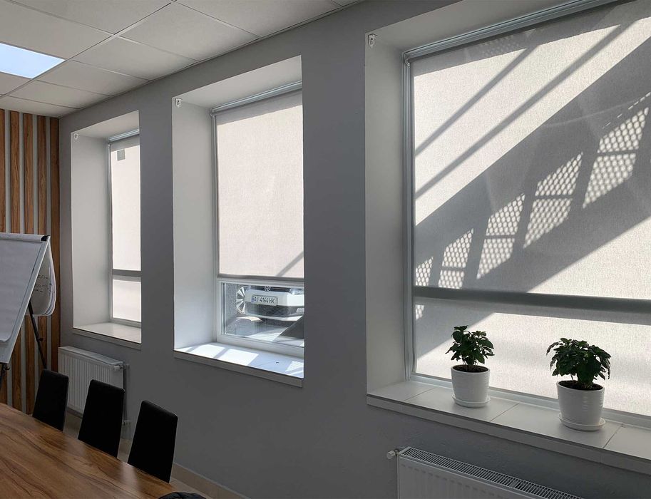 Рулонные шторы окна. Тканевые ролеты День Ночь и Римские шторы Neo-4