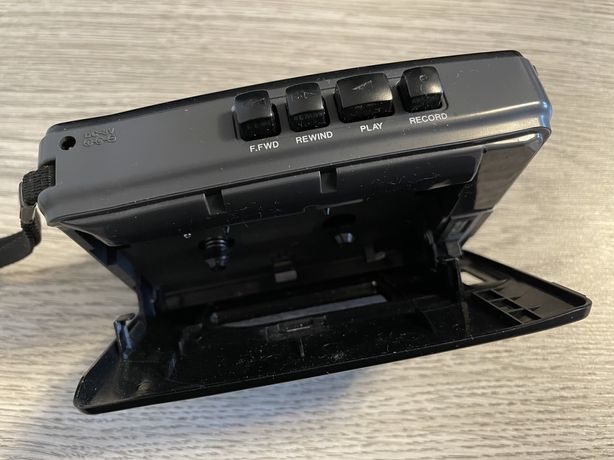 Dyktafon Casio na kasety magnetofonowe do naprawy uszkodzony!
