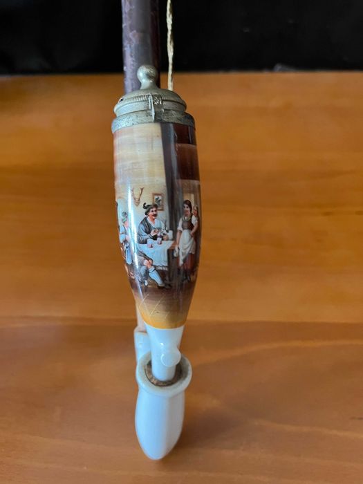 Cachimbo antigo em porcelana pintada e madeira