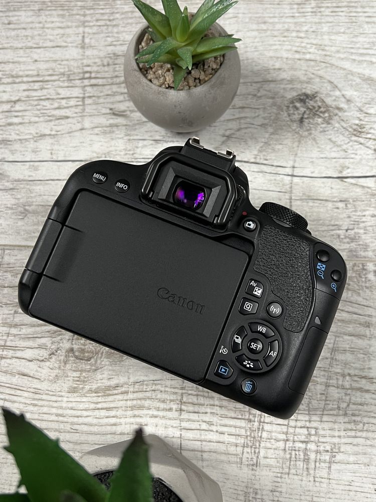 Canon 800D новий