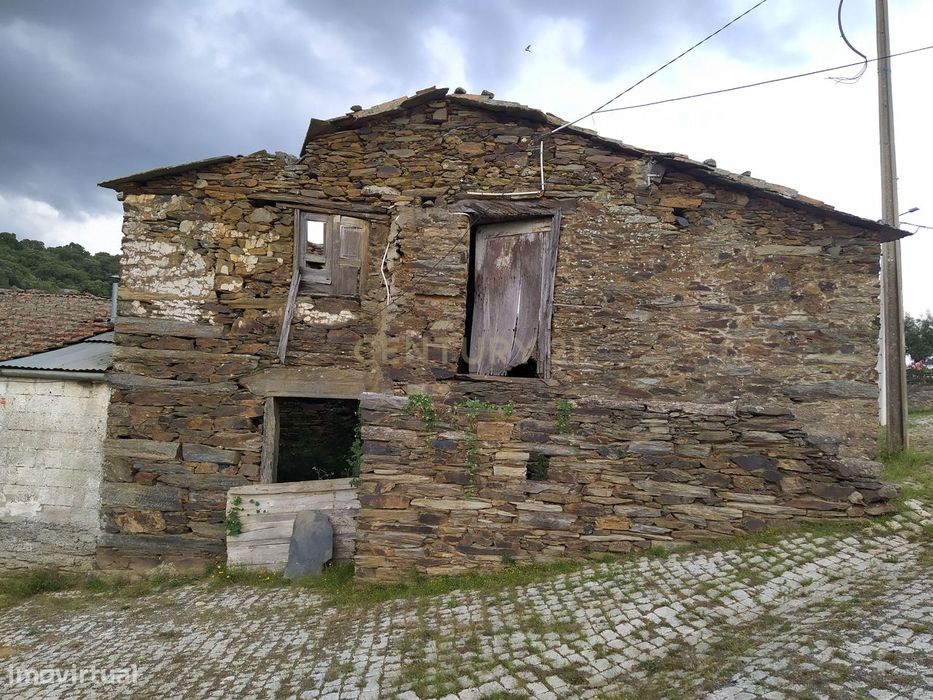 Casa em Ruínas para Recuperação em Veigas, Quintanilha - 30.000€