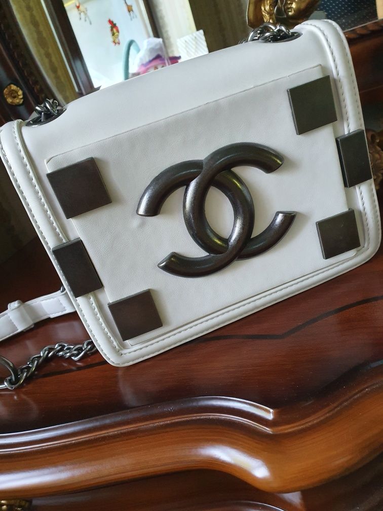 Продам стильную новую сумку Chanel