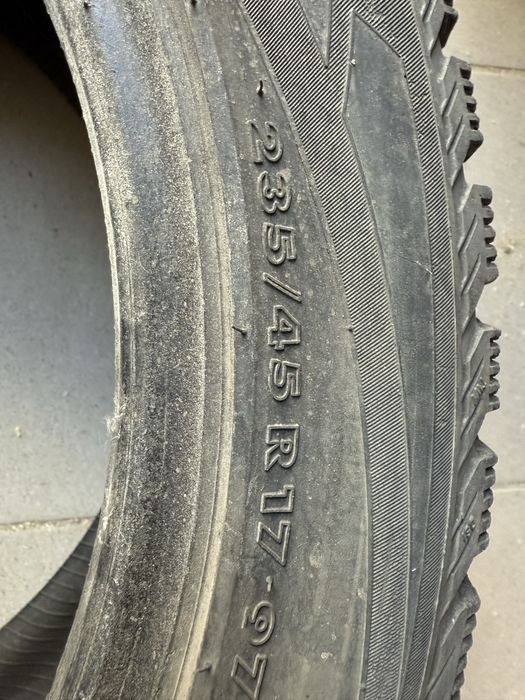 Шини NOKIAN 235/45 R17