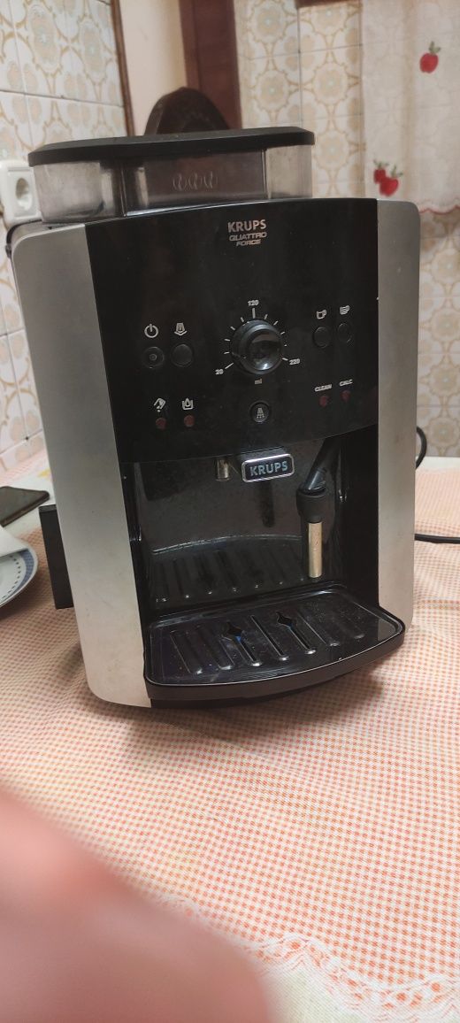 Máquina de Café Krups Automática Quatro Force  Silver EA811010