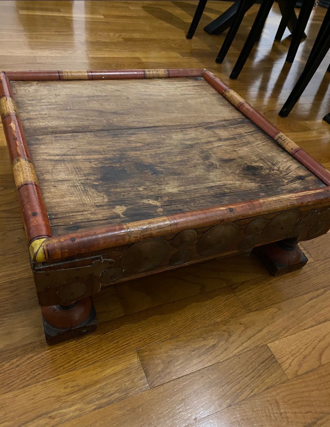 Mesa de centro vintage ao estilo Bugatti