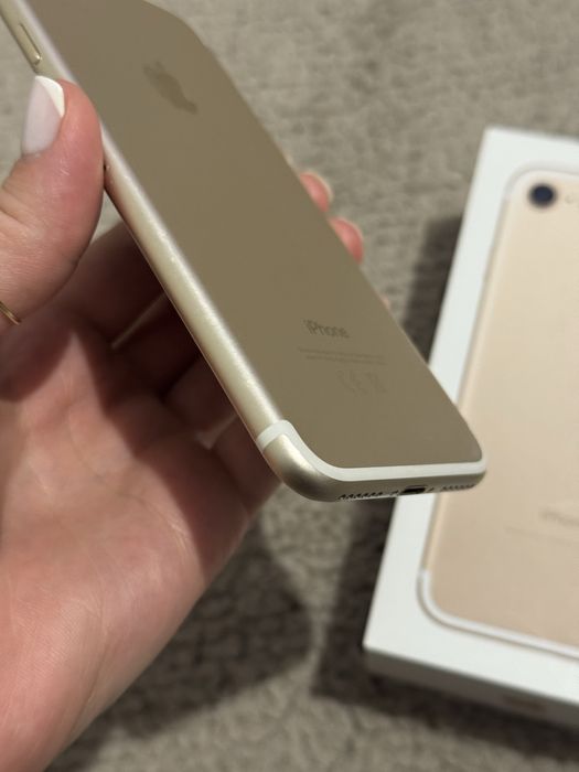 Мобільний телефон Apple iPhone 7 га 32 Gb