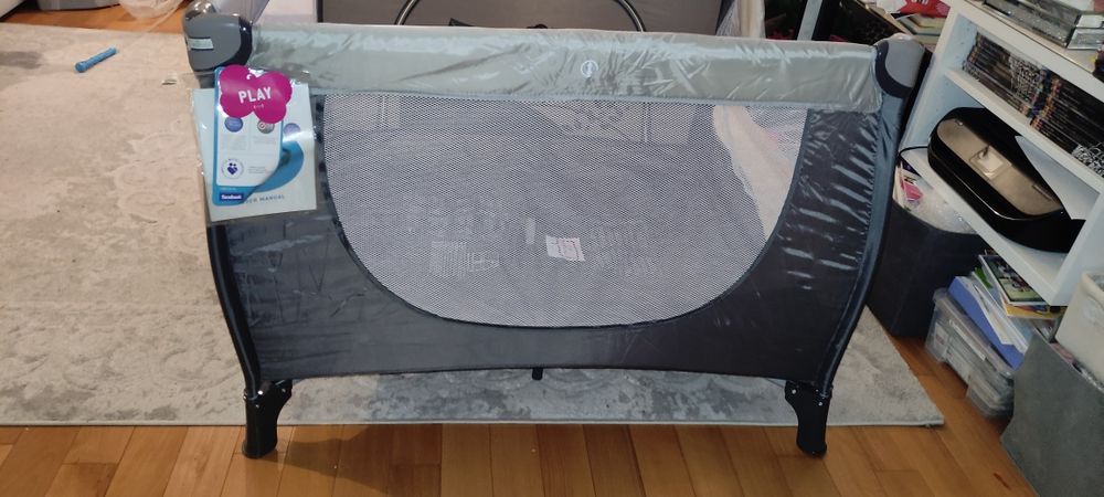 NOWE -Baby Design Łóżeczko, Kojec Play 105X105 Grey / Szary z Pieskami