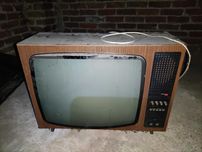 Telewizor z czasów PRL, kineskopowy