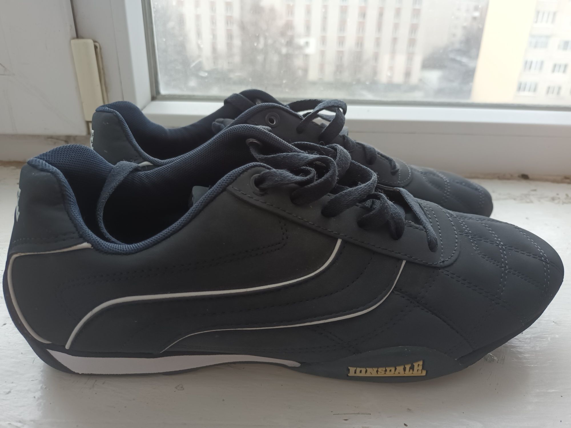 Продам кросівки Lonsdale.