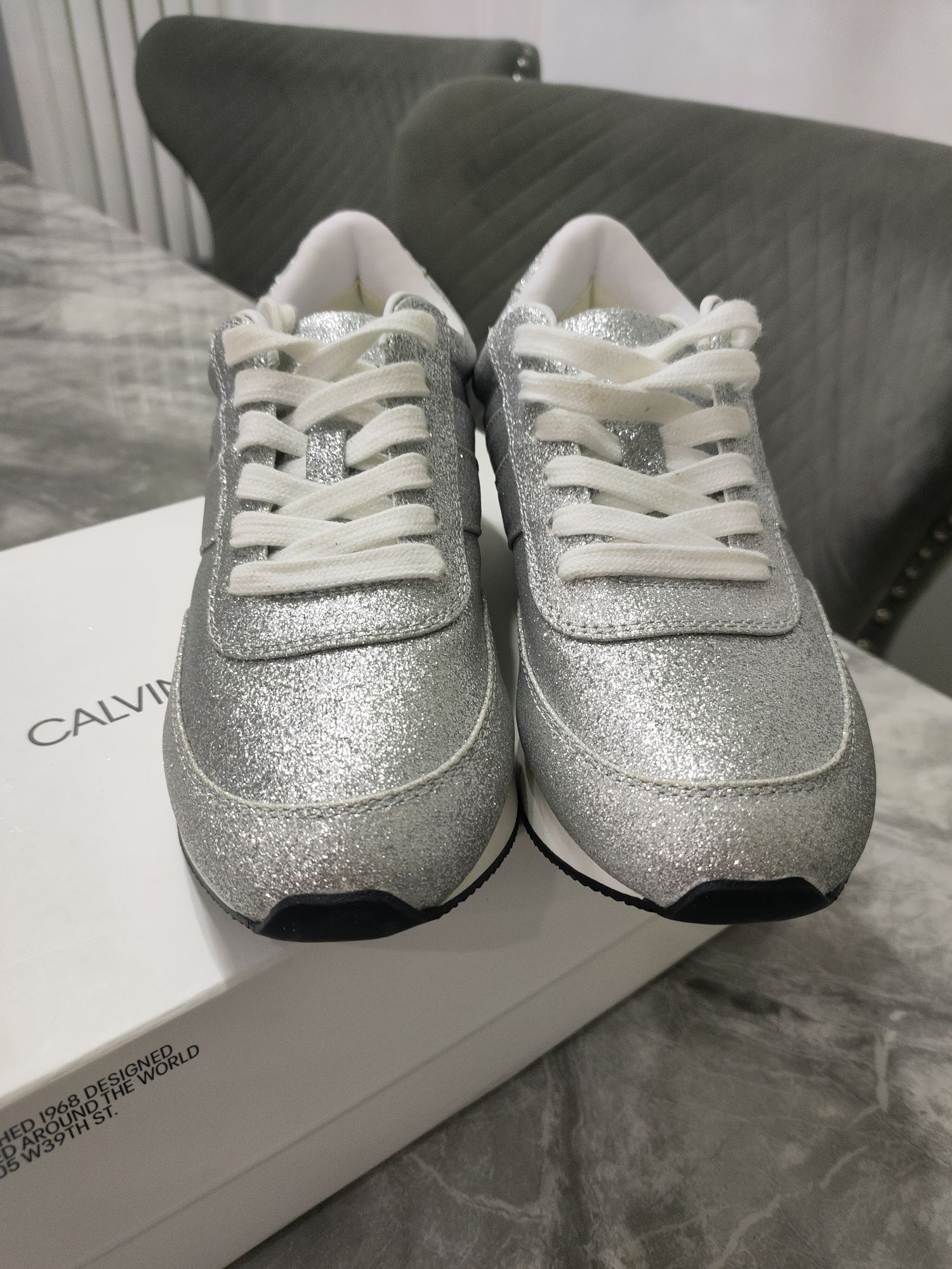 Nowe oryginalne damki buty trampki srebrne Calvin Klein rozmiar 37