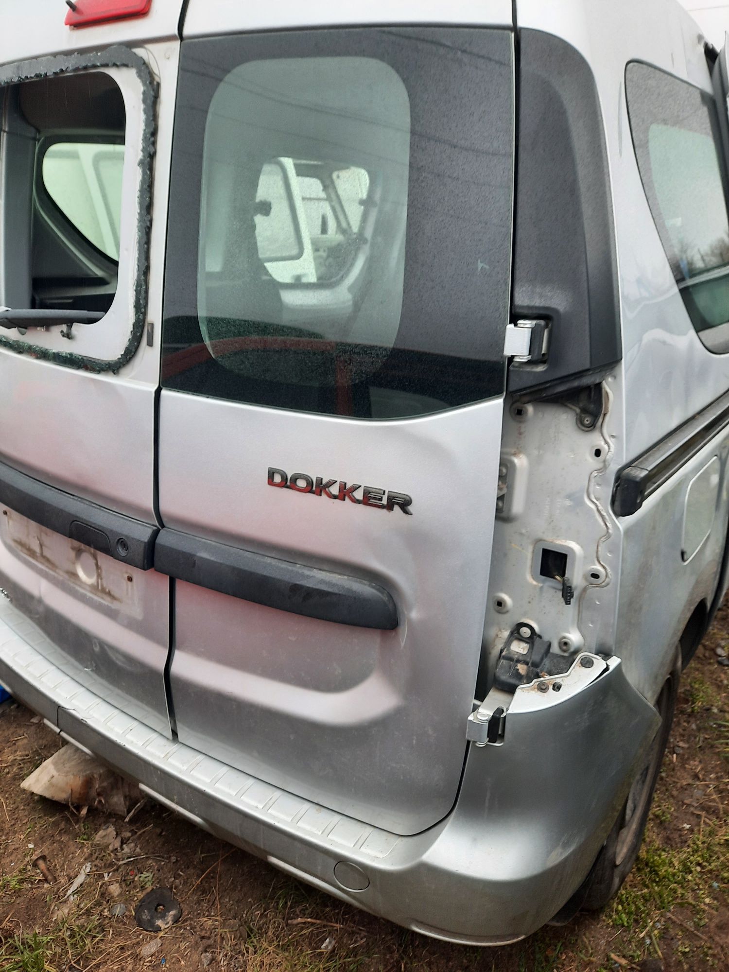 Продам двери RENAULT DOKER 16г