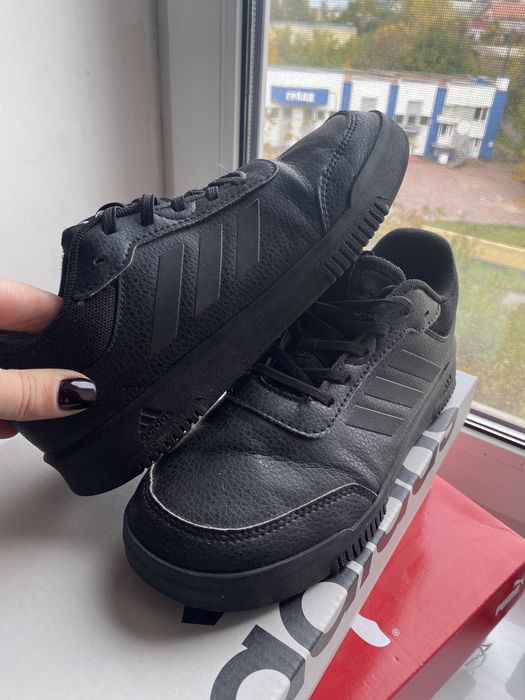 Продам кросівки adidas