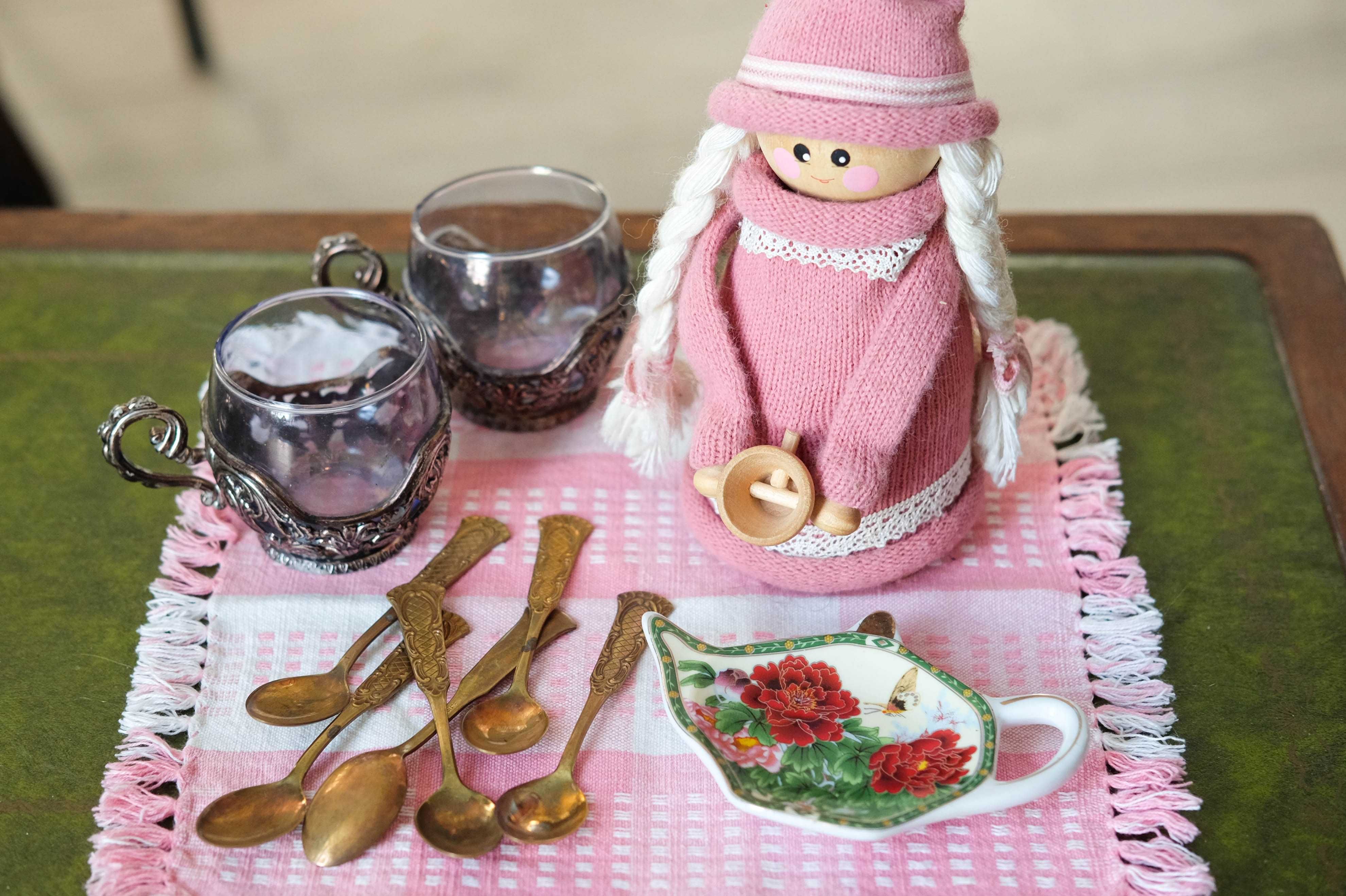 Винтаж кукла деревянная,подставка чайник, ложки чайные,подстаканник