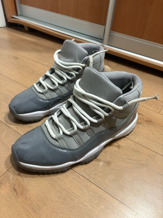 Air Jordan 11 grey