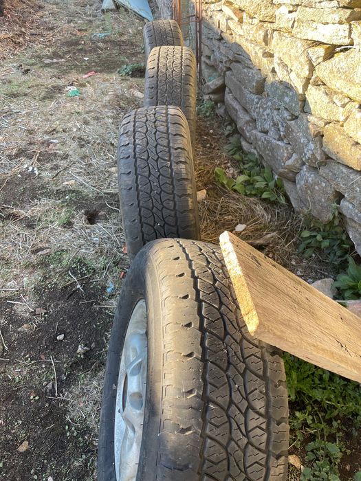 Vendo jantes de alumínio Nissan Terrano 2