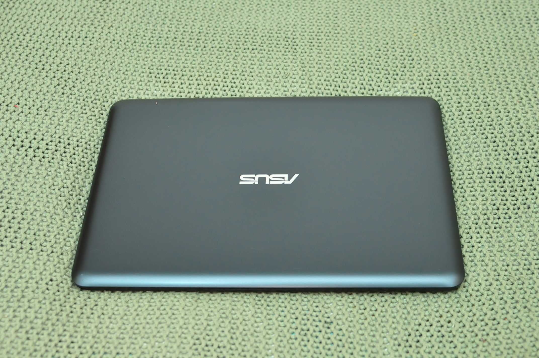 Игровой ноутбук Asus r417 (intel/4Gb/SSD /intel hd -2Gb)