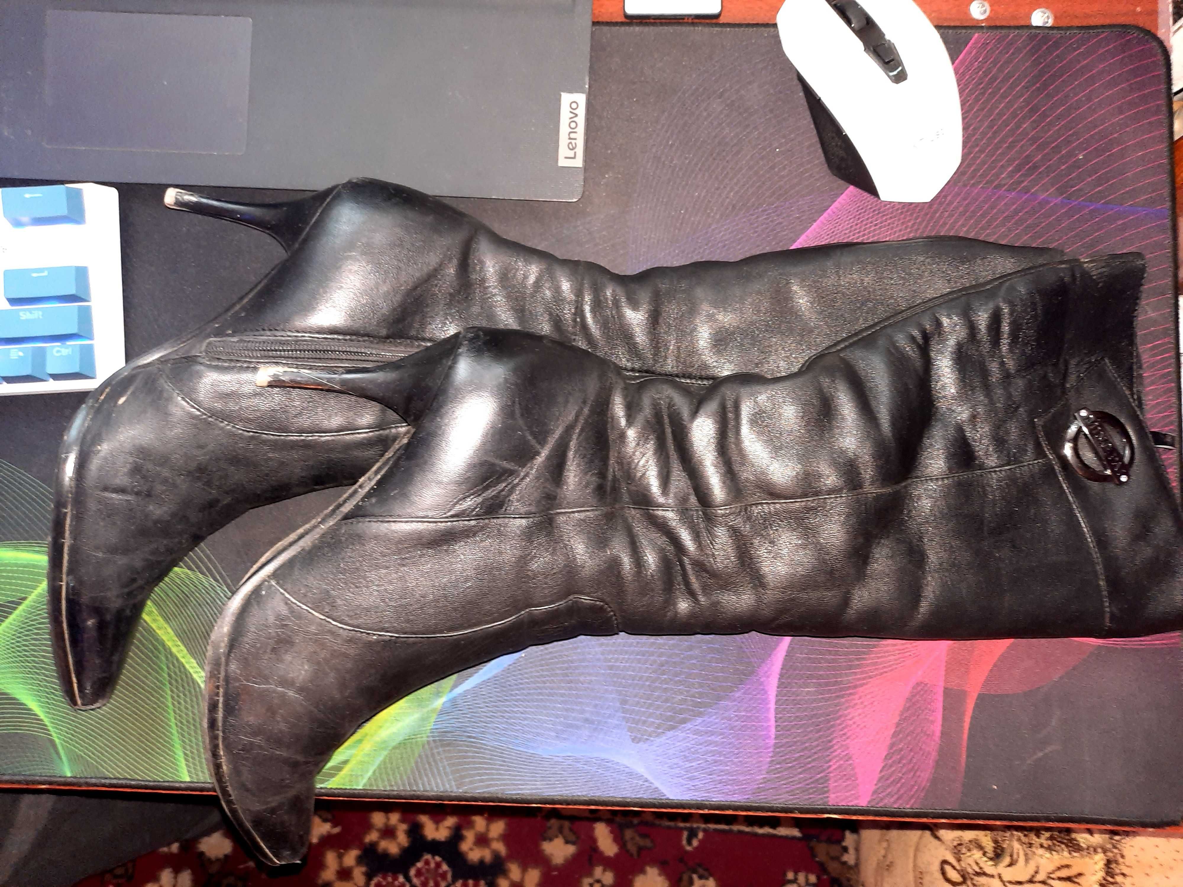 Продам шкіряні зимові жіночі чобітки на цигейці, 39 розмір