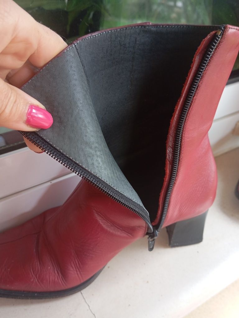 Botas vermelhas como novas