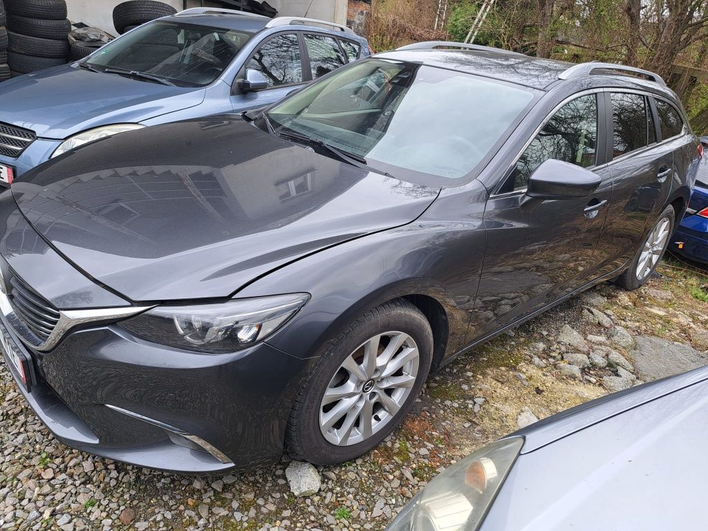 Mazda 6 2.2 d lift  lekko uszkodzona pali jezdzi
