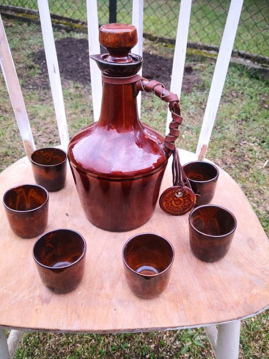 Karafka ceramika Jaroszów, Jaro z kieliszkami. Starocie PRL, kolekcja.