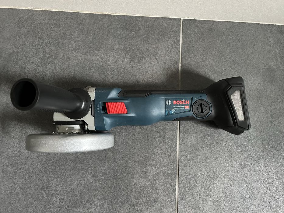 Безщіткова акум.болгарка Bosch GWS 18V-125 SC (регулювання оборотів)