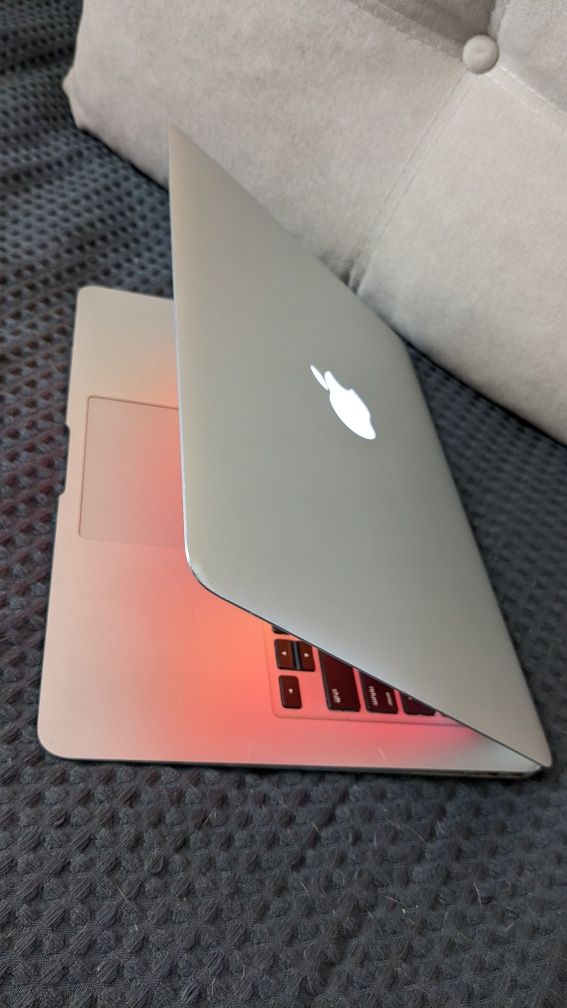 i5 / 4 / 128  Apple Macbook Air 13"