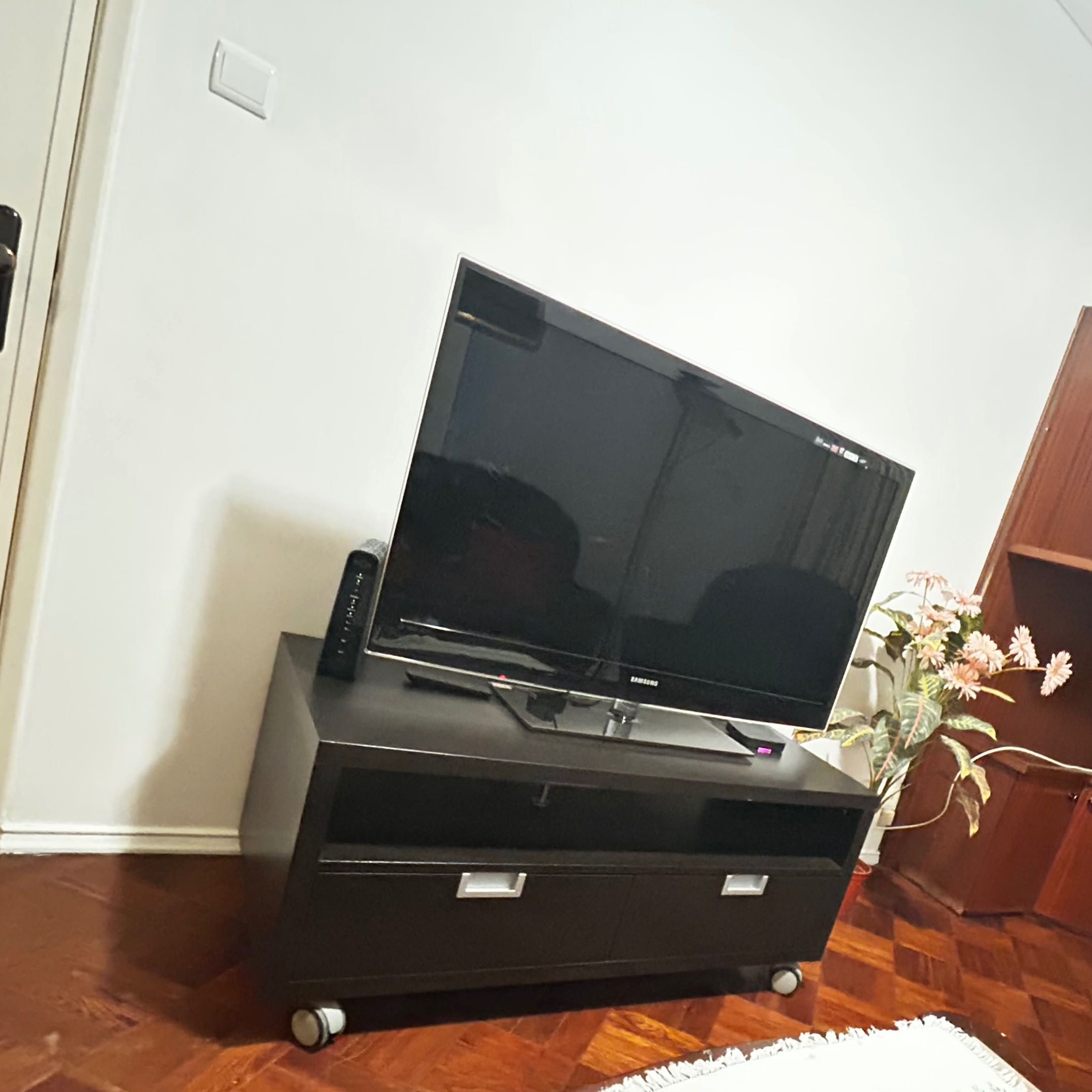 Movel para tv com rodas
