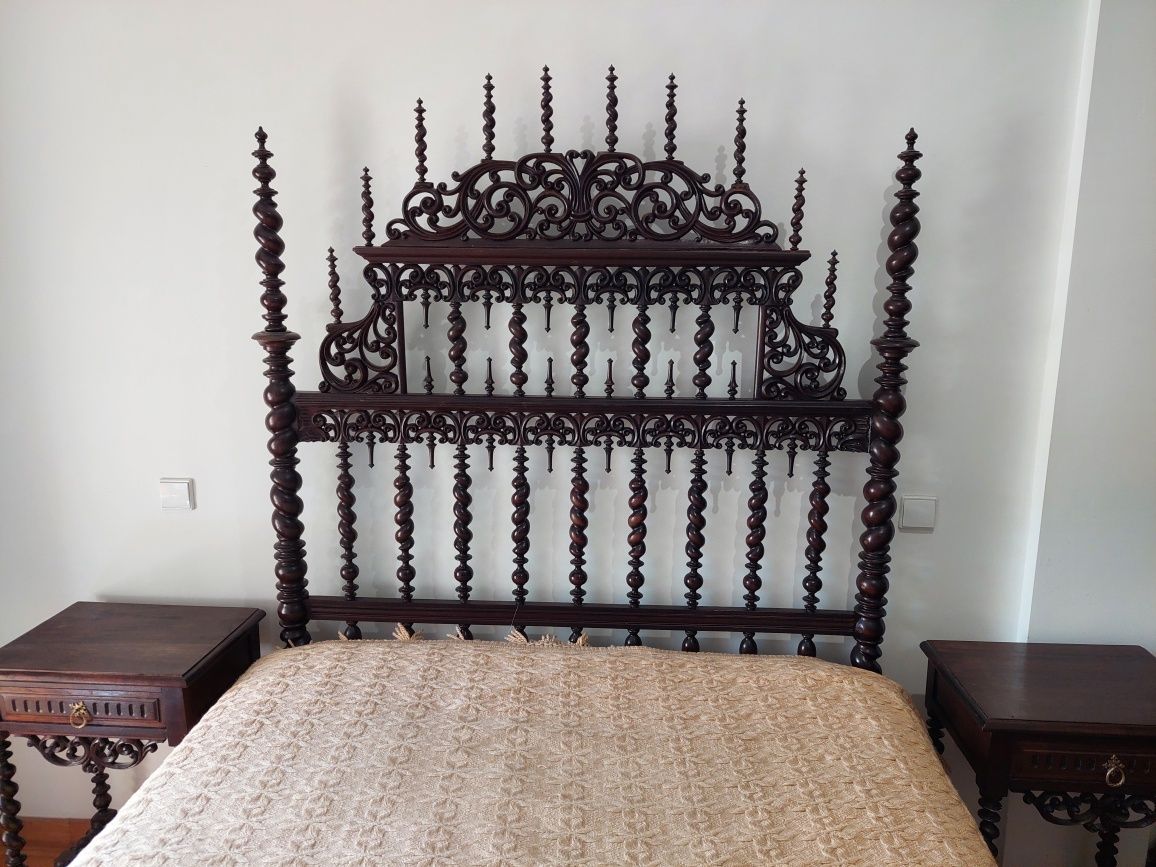 Cama antiga casal