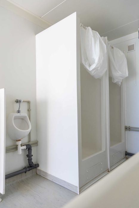kontener sanitarny, kontener z prysznicem i sanitariatem, WC, kontener