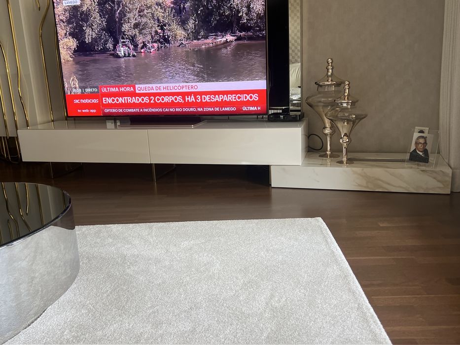 Movel de televisao TV branco 220 mt novo