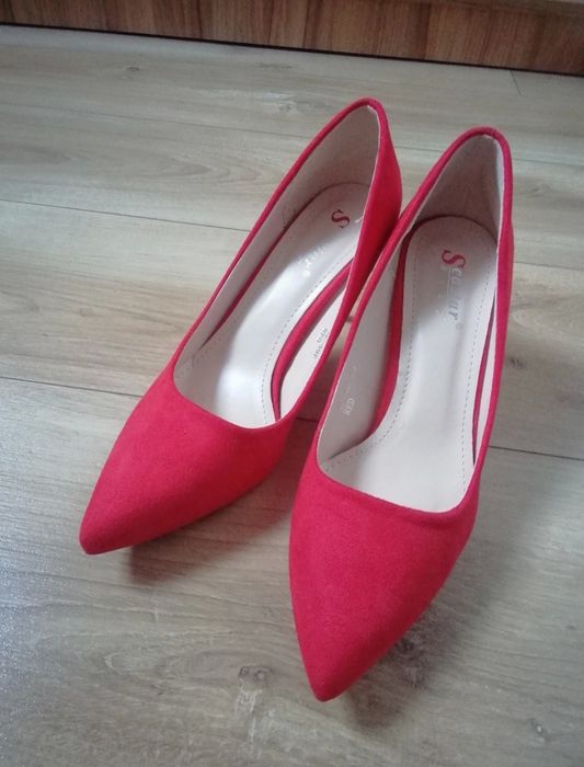 Czerwone buty na obcasie, szpilki