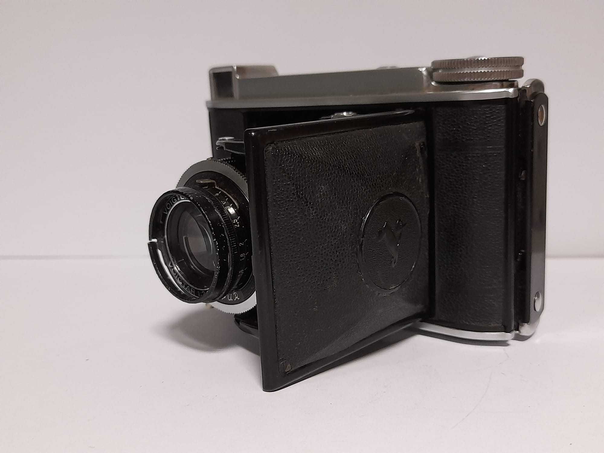 Máquina fotográfica de fole antiga - Voigtländer Bessa 66