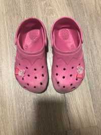 Crocs da porquinha peppa-falta lavar