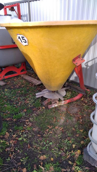 Продаю дископлуг ,оприскувач,лійку