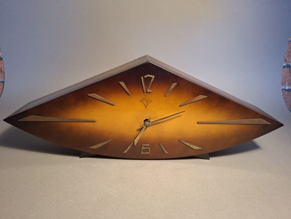 Zegar kominkowy w stylu art deco becha