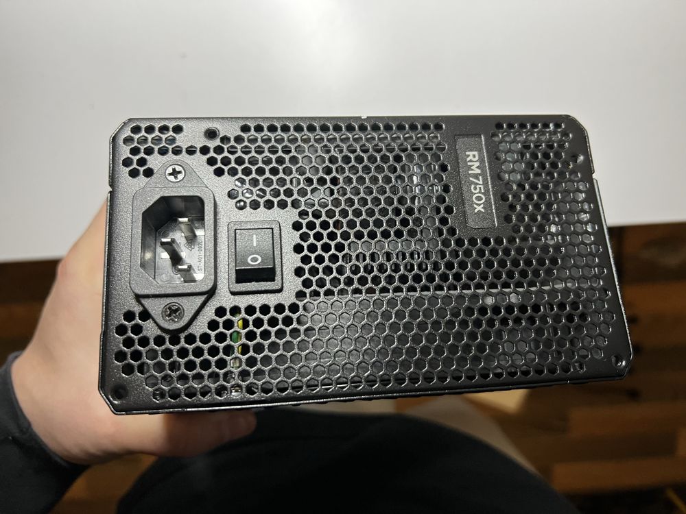 Блок живлення RM750X