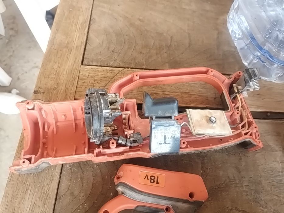 Rebarbadora black and Decker - peças