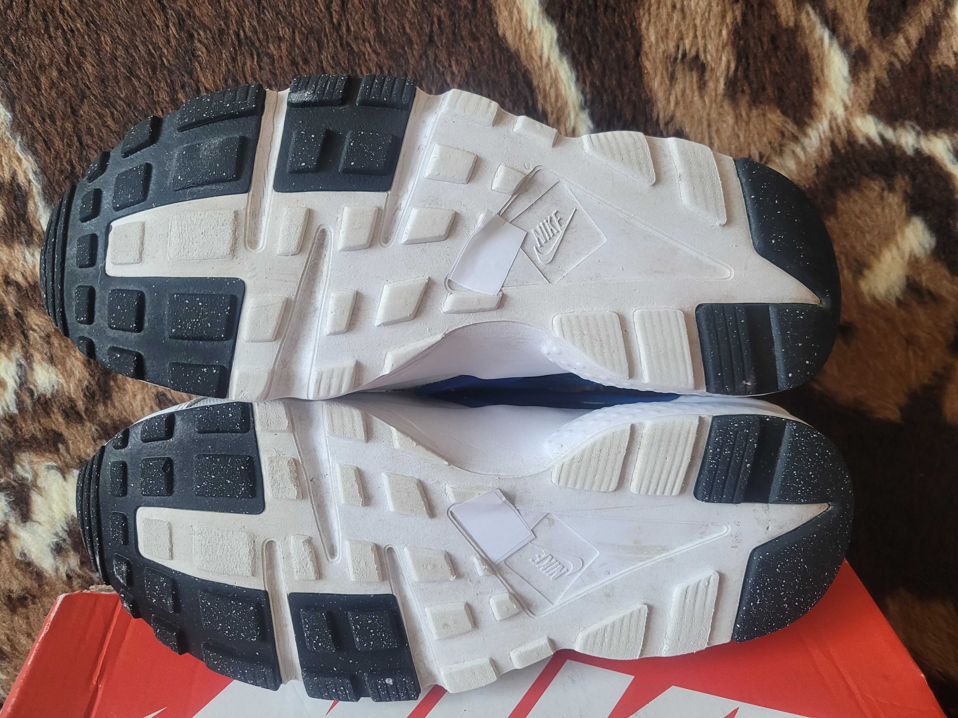 Super sportowe  młodzieżowe buty Nike Huarache Air Run r.38