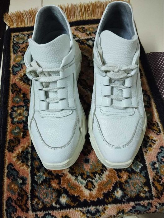 Кроссовки кожаные  б\у в идеальном состоянии , фирма ALEX BELL