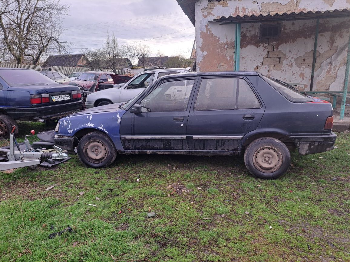 Лобове скло ціле пежо 305 309 peugeot 309 305