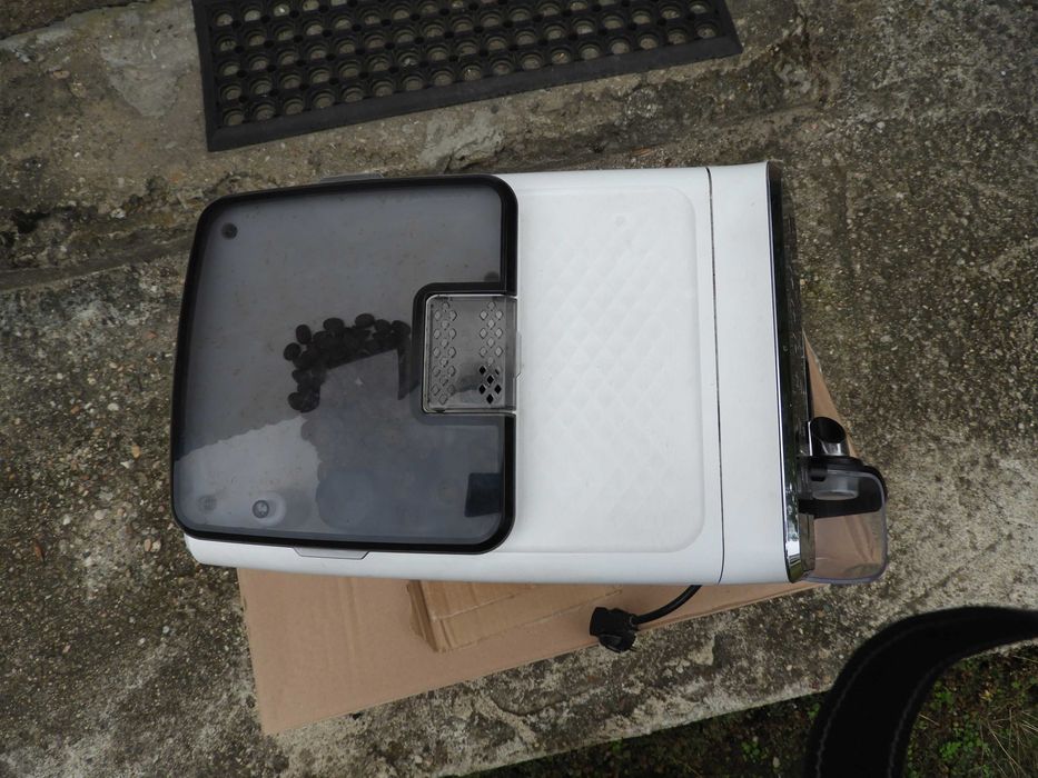 PHILIPS LatteGo 3200 Automatyczny ekspres ciśnieniowy EP3243/50 biały