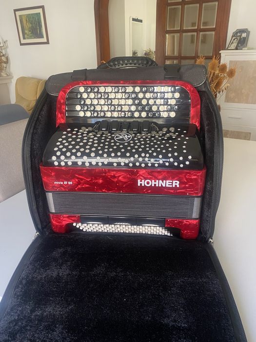 Acordeão hohner nova III 96